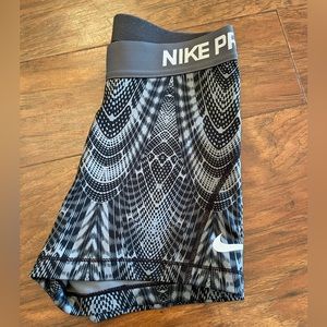 Women’s Nike Pro Shorts Size Small